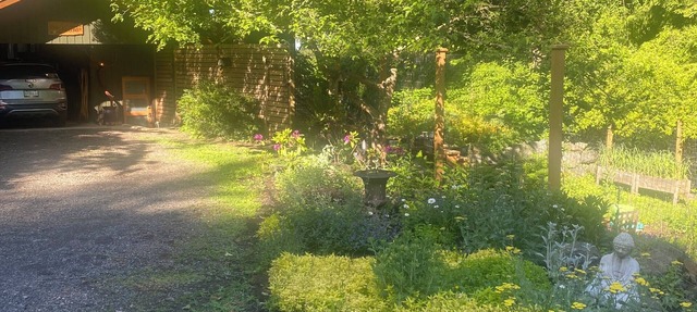 Garden suite at Casa Helena pet friendly Lisence#00000705 in Bowen Island