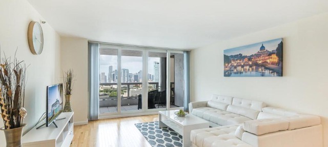 Glamorous 3 Bedroom With a Balcony View in Miami