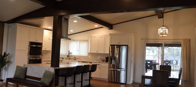 Gorgeous & Modern Home with HUGE fenced-in Yard 20 min from Pittsburgh in Monroeville