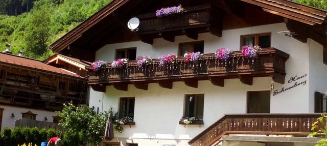 Haus Schneeberg - Selbhorn - Family apartment sleeping up to 5 people, with Hochkönig Card in Mühlbach am Hochkönig