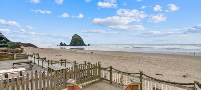 Hayven - Stunning Ocean Front Home! in Cannon Beach