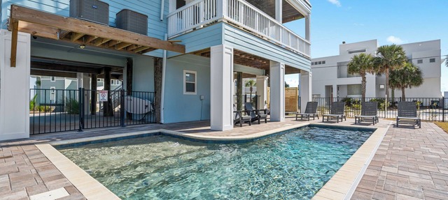 Heated pool, Beach Gear, Great for Families, Direct Beach Access, Gulf Views in Pensacola Beach