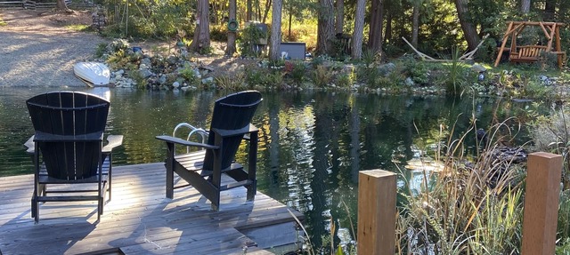 Hidden Pond Large Two Bedroom, Pet Friendly, with Hot Tub and Private Beach in Victoria