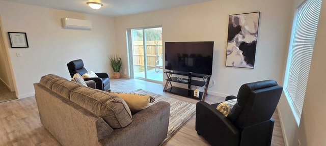 Hill Base Modern in Umatilla