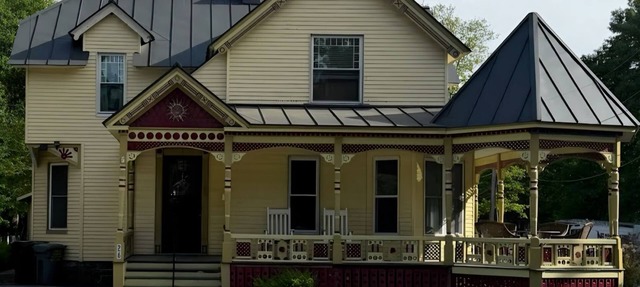 Historic Victorian Estate 4 Bed 2 Bath Fast Wifi in Fair Haven