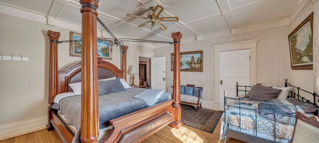 Honeymoon Suite @ Marmora and Lake inn in Marmora