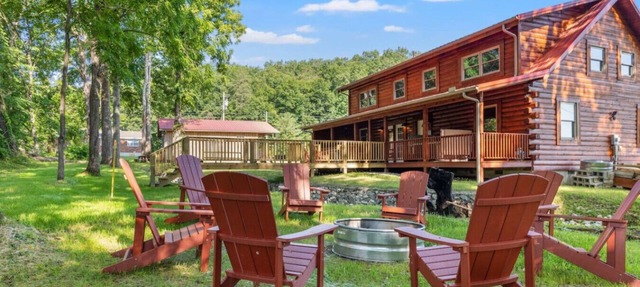 Hot Tub, Fire Pit, WiFi, EV Charger | Biggie cabin near Red River Gorge, KY! in Stanton