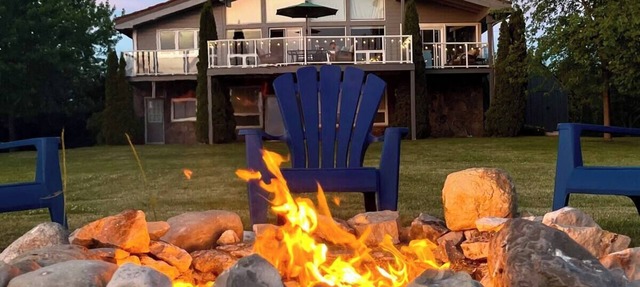 Huron Hideaway - Lakefront Cottage Hot Tub/Pets in Goderich
