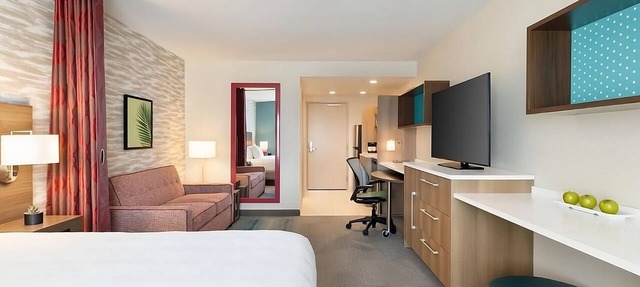 Indulge in Home-Like Comfort! Pool, Free Breakfast, Pets Allowed, Free Parking! in Mesa