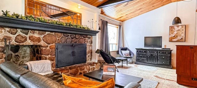 La Tanière - Retraite en Nature Avec Foyer au Bois in Saint-Donat-de-Montcalm