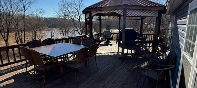 Lake Front charming 3-bedroom house, at Rough River Lake. in Hardinsburg