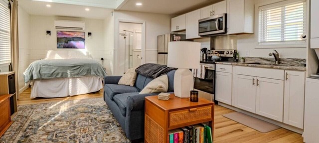 Lake George Luxury Cabin (Alcove Studio) in Lake George