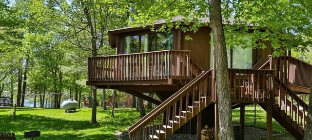 Lakefront Octagon Treehouse - Fisherman's Paradise in Bemidji