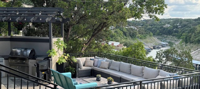 Lakeway Waterfront, Lake Travis, Private Dock & Hot Tub in Lakeway