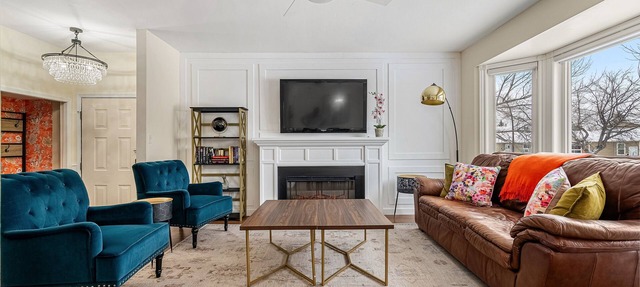 Large 4-level Split, 6 Bedrooms, 14 Beds, Nespresso, Near Fish Creek! in Calgary