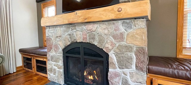 Large Family Winter Retreat in Creemore, ON - 12 Minutes to Devil’s Glen in Clearview