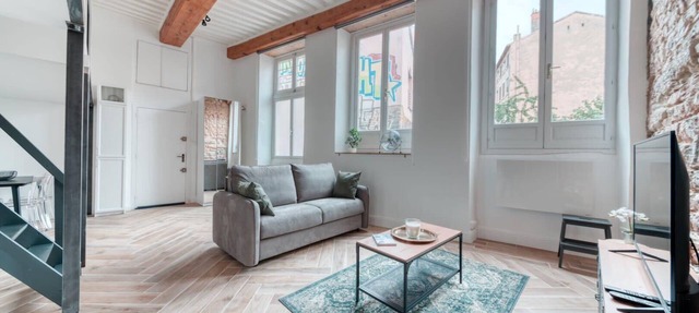 Le Pouteau: Authentic Charm, 2-Bedroom Apartment in Croix Rousse in Lyon