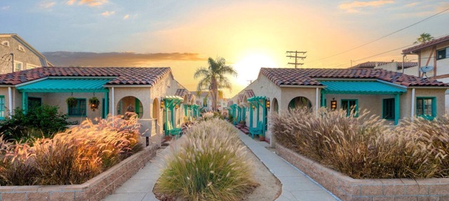 LONG TERM - EXTENDED STAY - Free-standing Modern Studio. Free Parking in Glendale