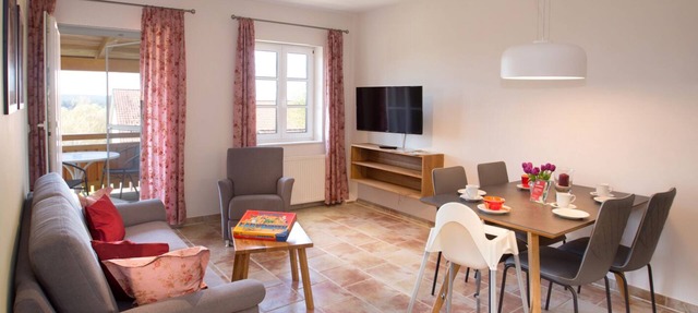 Lovingly designed FeWo-Wildrose* (60 sqm) with balcony for up to 4 people - vacation on the farm in Haundorf