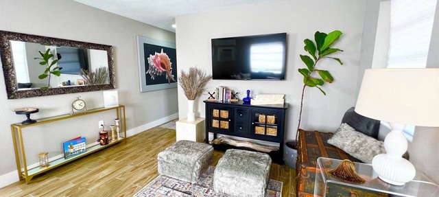 Lux CLEAN Family-ready retreat games, proximity to FIU, Everglades, Shopping + in Miami