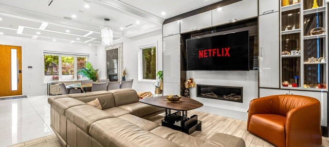 Luxurious 4BR| King Bed w/Jacuzzi+Sauna| Rooftop in Vancouver