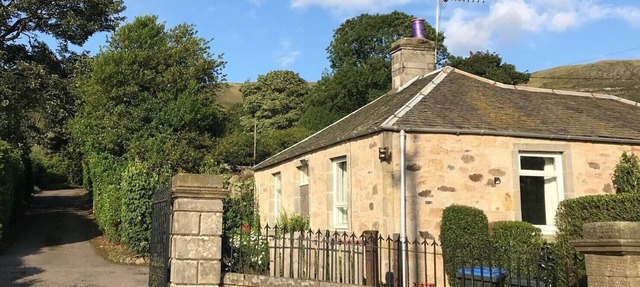 Luxurious cottage, accessible & pet friendly, beautiful location, stunning views in Easter Balgedie