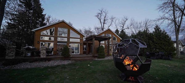 Luxurious Lakefront Home w/jacuzzi & gameroom on Oneida Lake (Sylvan Beach area) in Blossvale