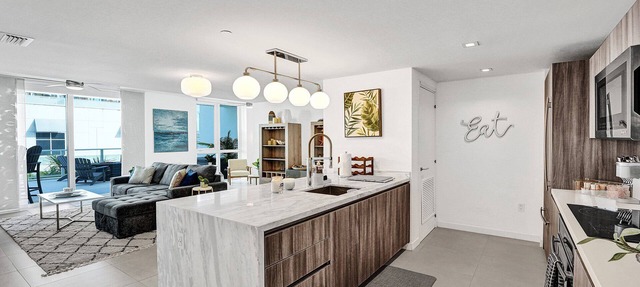 Luxury Condo On The Beach. Huge Private Balcony. 5-Star Amenities in Fort Lauderdale