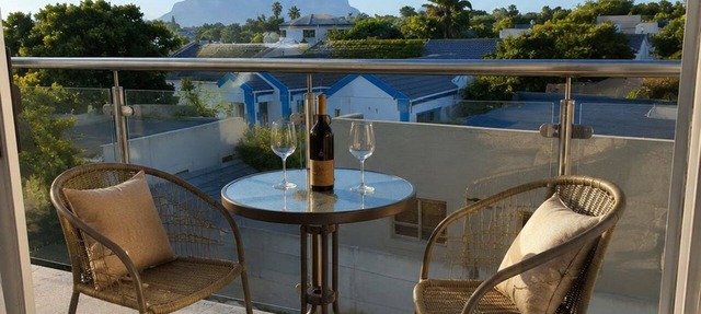 Luxury Family Retreat with Braai & Garden in Cape Town