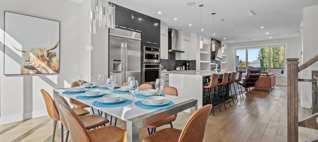 Luxury Home in Quiet Neighborhood near Downtown with Fast Wi-F & 3 Workspaces in Calgary