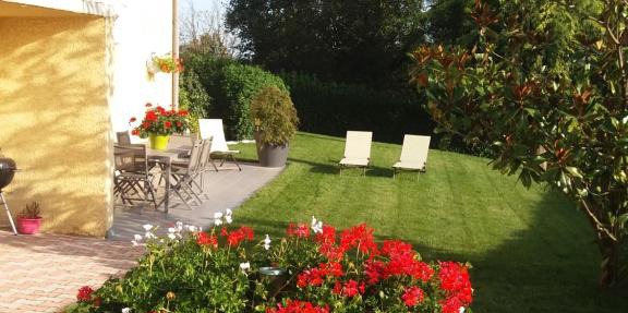 Ma maison fleurie proche AEROPORT LYON ST EXUPERY, LDLC ARENA, Groupama Stadium,Eurexpo in Janneyrias