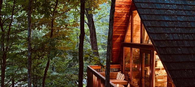 Magical TreeHouse I Hot Tub, Fireplace, Pets OK in Huntsville