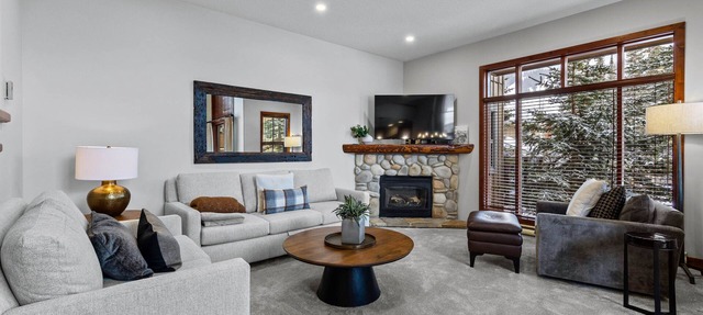 Magnificent multi level 3 bedroom + den townhouse, close to Morrisey lift in Sun Peaks