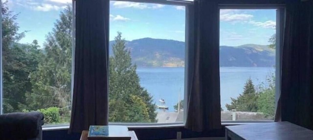 Maple Bay with ocean view and beach close by. Message host for Snowbird stays in Duncan