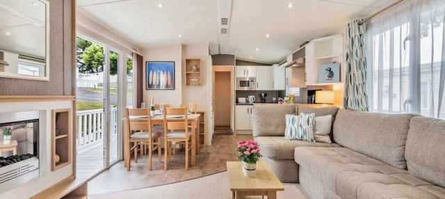Maple Brook Lodge with Passes, New Forest & Beach in Downton