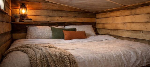 Maple, the tiny cabin in the woods in Markdale