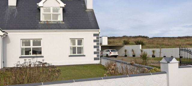 Matthews Traditional Holiday Cottage in Doonbeg