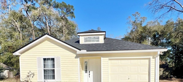 McMahon's Tail-Waggin' Retreat in the Heart of Crawfordville with AC, Fenced. in Crawfordville