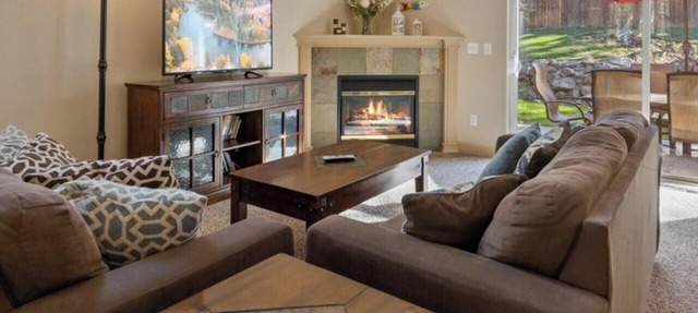 Meadowbrook Dr | Century West, private hot tub, pet (dog) friendly in Bend