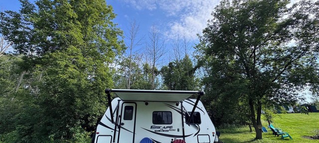 MINI Camper -fully equipped stationary in Champlain