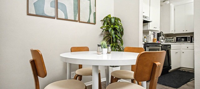 Modern Austin Stay King Bed + Fast WiFi Near Downtown in Austin