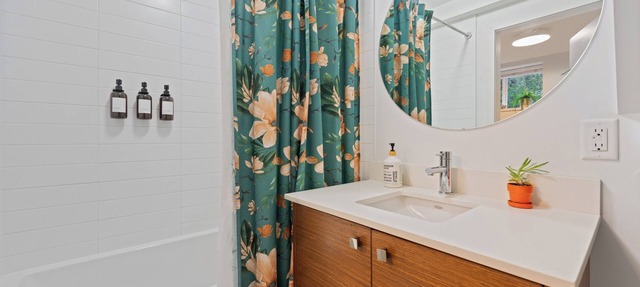 Modern, Quiet, Fully Furnished Suite in the Heart of Lower Lonsdale in North Vancouver