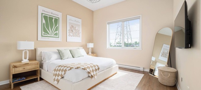 Modern & Spacious 2BR in Laval | Near Airport + Free Parking in Laval