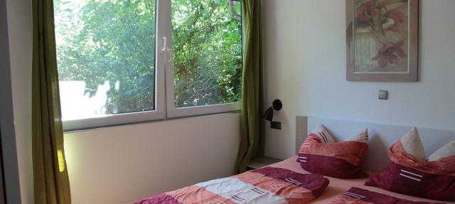 Modernly furnished bungalow with fireplace, surrounded by greenery. in Friedrichroda
