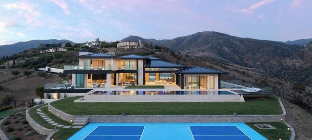 Murphy Way Manor Malibu in Malibu