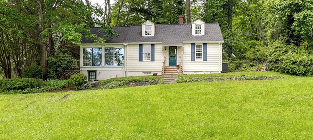 Near Shops & Parks: Dog-Friendly Maryland Gem in Owings Mills