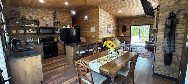 New 3-bedroom lake front cabin with hot tub - 18 miles to Itasca State Park in Bagley