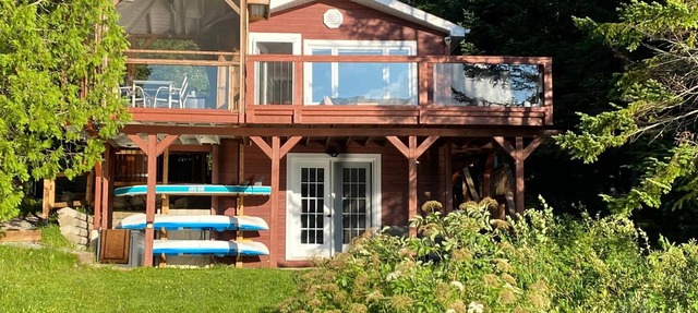 Niksen Cabins for 2 people on the lake in Saint-Adolphe-d'Howard