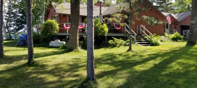 Northwoods Retreat on Bad Medicine: Prime swimming, watersports and snowmobiling in Ponsford