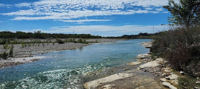 Nueces River Front Cottage, 2 bedroom with all the comforts. in Camp Wood